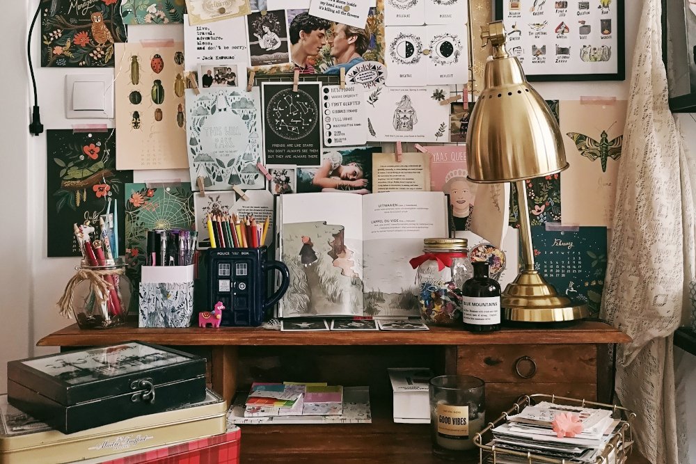 Cluttercore to celebracja... kontrolowanego bałaganu