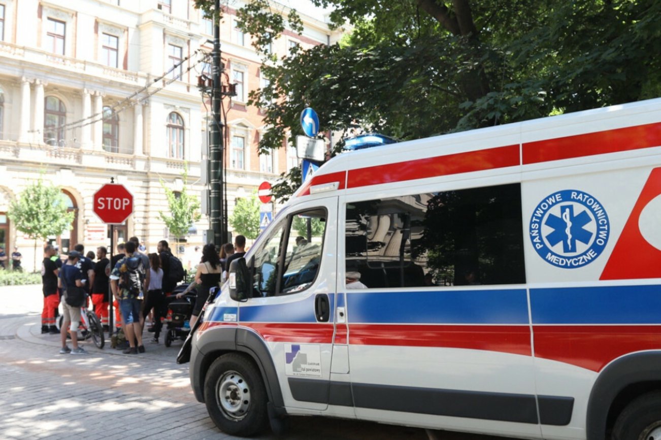 Protesty ratowników medycznych w Warszawie. Wojewoda apeluje o pomoc do MON.