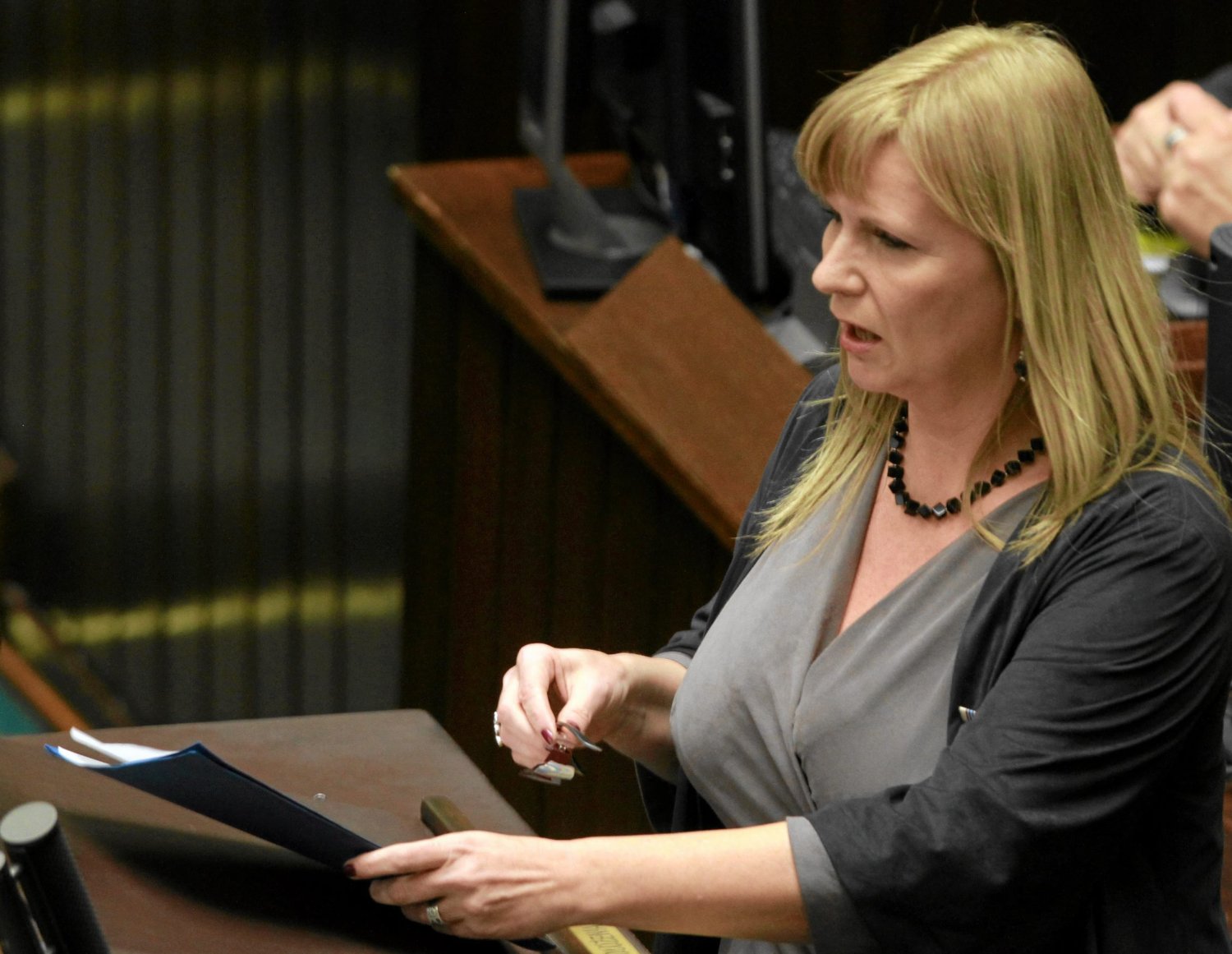 Słowa posłanki PiS Małgorzaty Gosiewskiej z pewnością uraziły wiele osób. Prokuratura nie widzi jednak w określeniu "bydło", "swołocz" i "zwyrodnialec" nic złego.