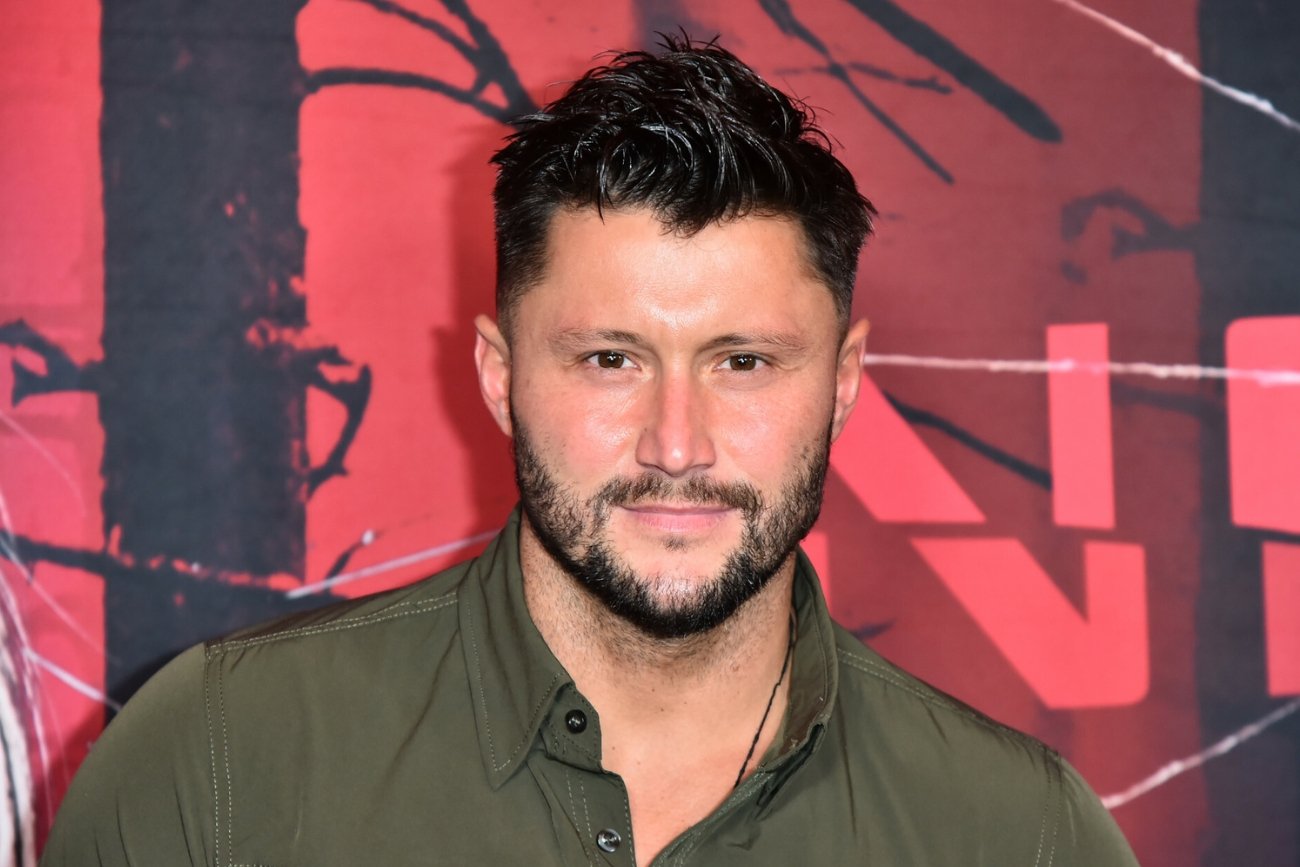 Piotr Mróz o przyjmowaniu księdza po kolędzie. "To mnie przeraża" Piotr Mróz o wizycie księdza po kolędzie. Wyjaśnił, co go przeraża