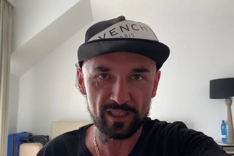 Patryk Vega znowu mówi o naciskach ze strony władzy w związku z premierą "Polityki".