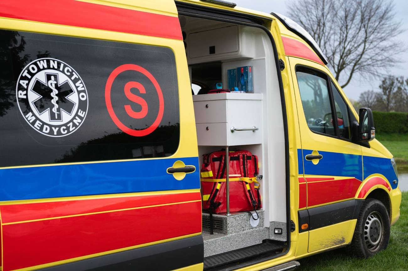 Turysta wypadł z balkonu pensjonatu nad Jeziorem Czorsztyńskim. Nie żyje