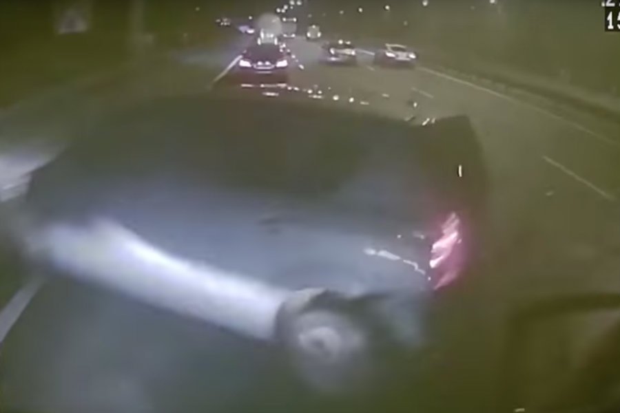 Polski kierowca spowodował koszmarny wypadek na autostradzie A6 na wysokości Liverpoolu.