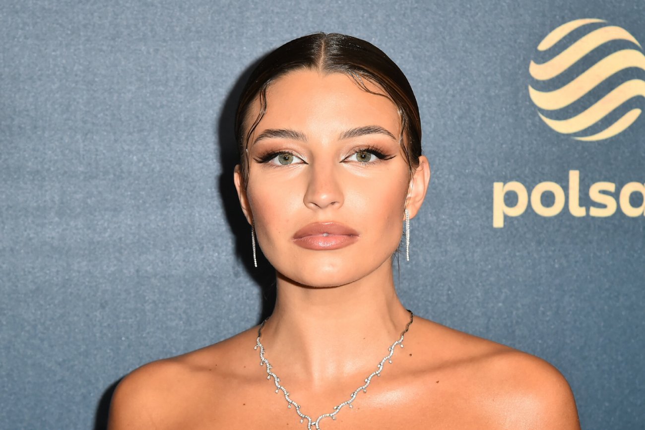 Julia Wieniawa skarży się na popularność. Czuje się jak małpa w zoo