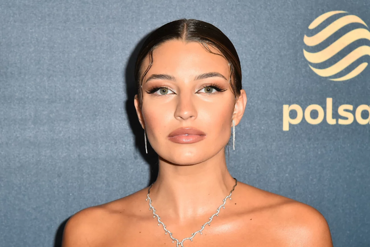 Julia Wieniawa skarży się na popularność. Czuje się jak małpa w zoo