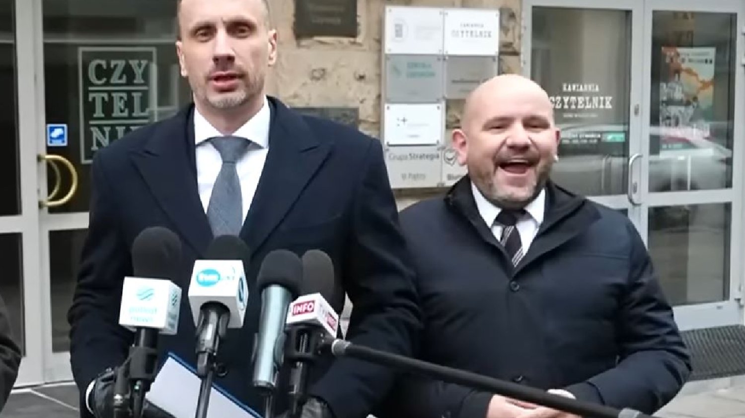 Wpadka na konferencji Janusza Kowalskiego. Poseł Gosek wybuchnął śmiechem.