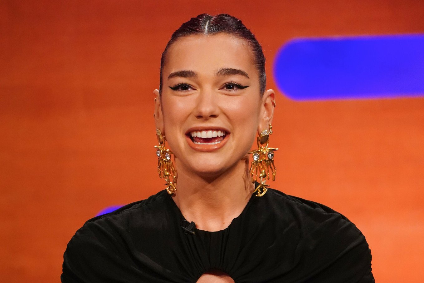 Dua Lipa, Płynąc w ciemnościach Tomasz Jędrowski Dua Lipa, Płynąc w ciemnościach Tomasz Jędrowski