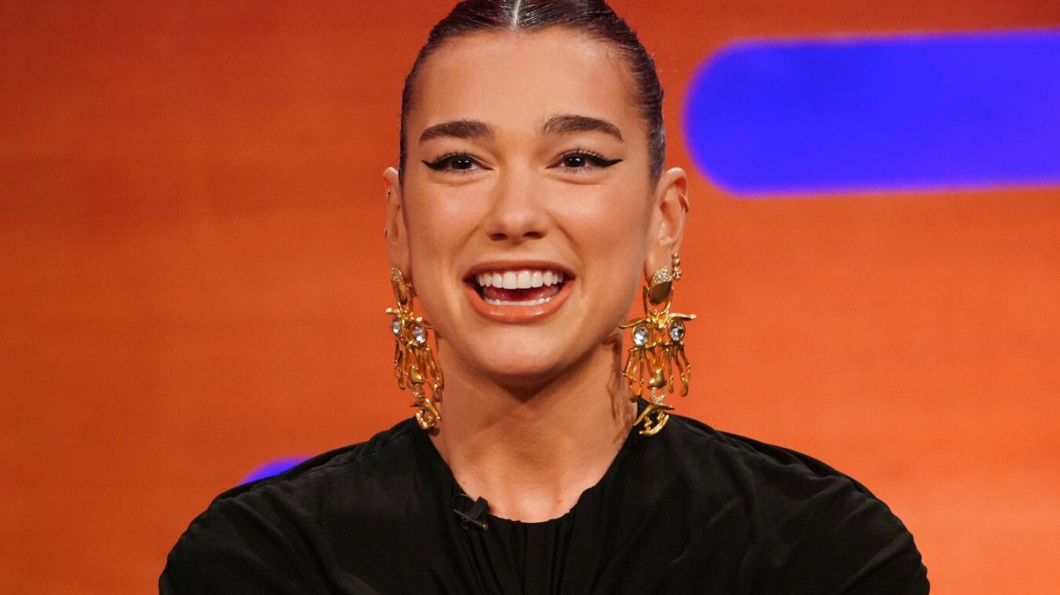 Dua Lipa, Płynąc w ciemnościach Tomasz Jędrowski Dua Lipa, Płynąc w ciemnościach Tomasz Jędrowski