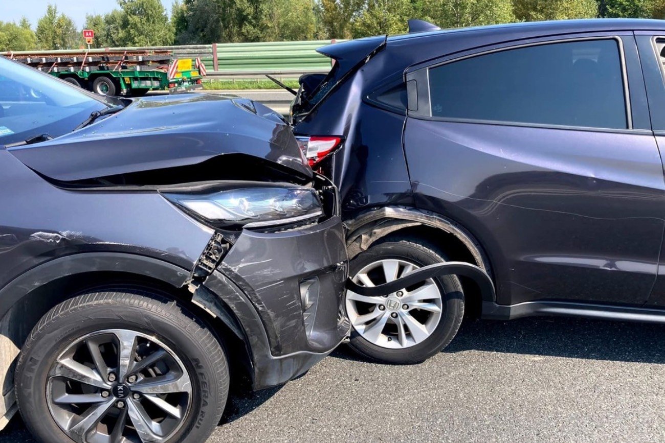 Kierowca z Rumunii cofał się na A4 i doprowadził do wypadku