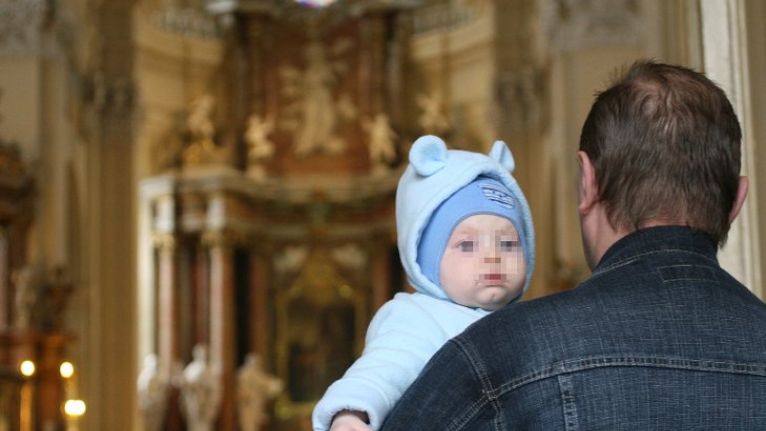 Rodzice chrzestni w diecezji płockiej muszą podpisać oświadczenie, że nie żyją w konkubinacie i chodzą na mszę świętą.