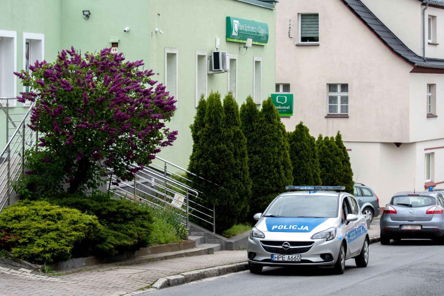 Zamaskowany mężczyzna napadł na bank w Nowogrodzie Bobrzańskim.