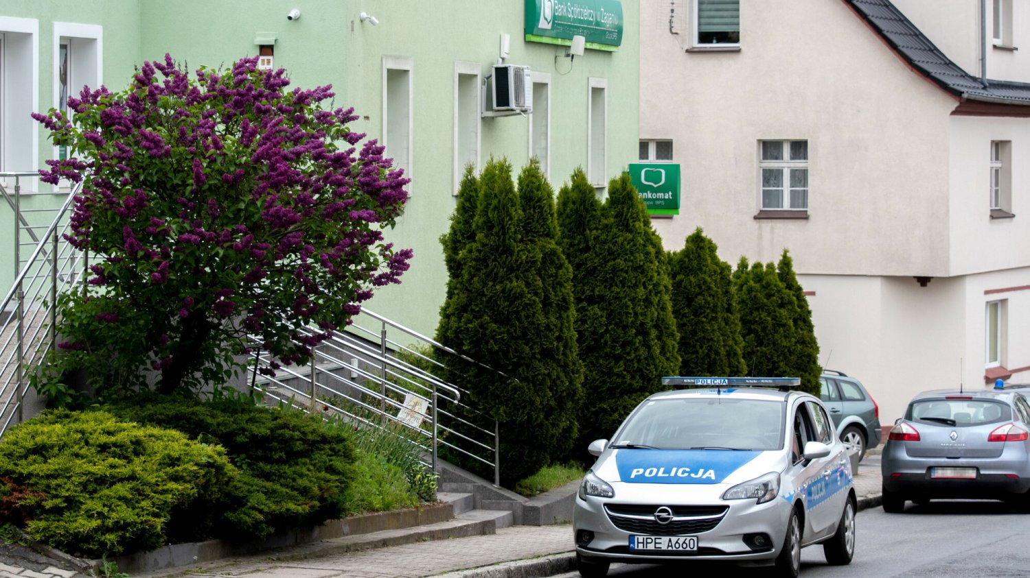 Zamaskowany mężczyzna napadł na bank w Nowogrodzie Bobrzańskim.