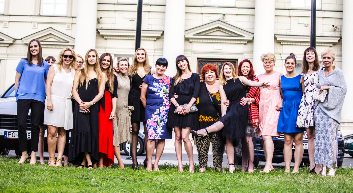 Na zdjęciu wszystkie uczestniczki tegorocznej akcji "Energia od Pokoleń powered by Pharmaton Geriavit" z Katarzyną Miller.