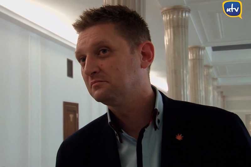 Posłowie mieli kłopoty z odpowiedzeniem na najprostsze pytania maturalne z wiedzy o społeczeństwie.