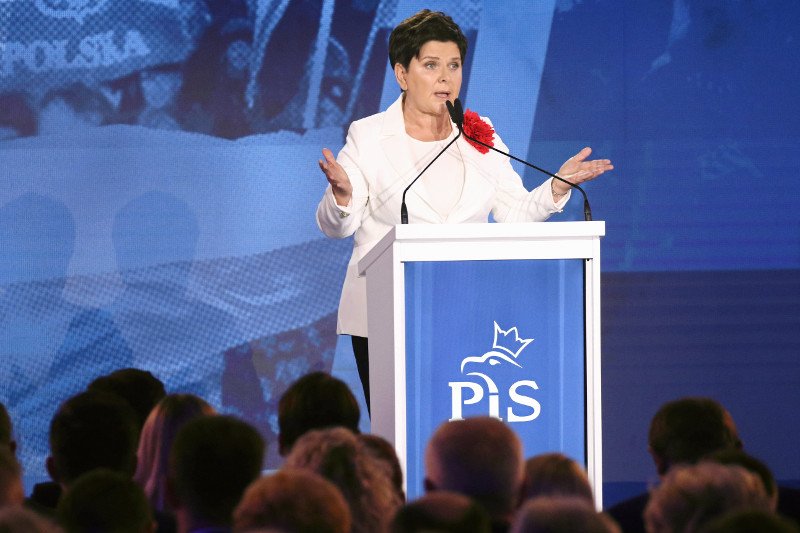 Beata Szydło na konwencji samorządowej PiS zapowiedziała projekt "Mama plus", który m.in. będzie premiował kobiety, które zdecydują się na szybkie urodzenie drugiego dziecka.