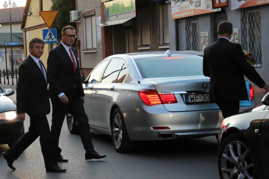 Marek Kuchciński musiał opuścić spotkanie z wyborcami tylnym wyjściem.