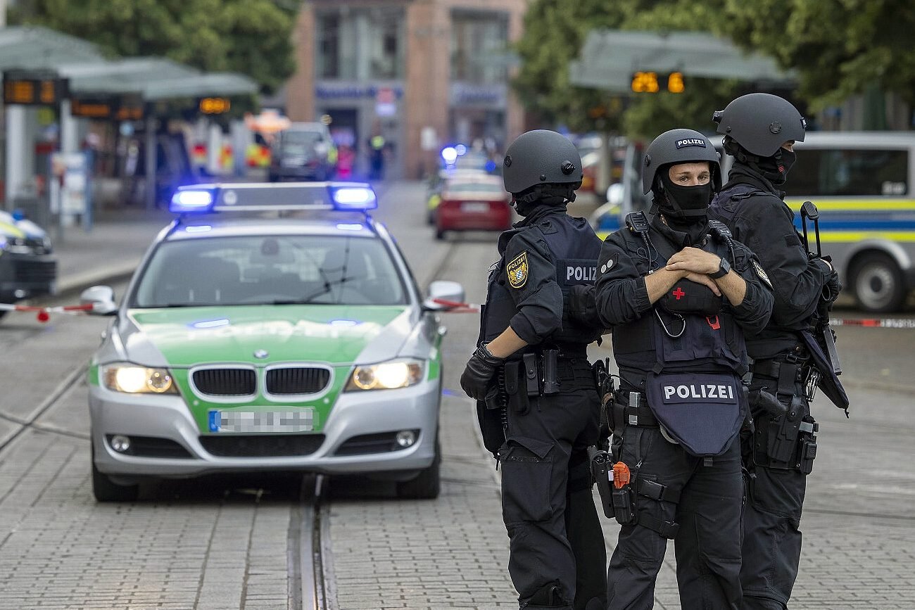 Niemiecka policja w akcji antyterrorystycznej.