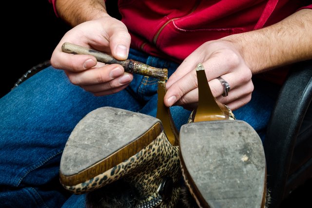 Ostatni krzyk mody męskiej? Obcasy. Panowie, będziecie w nich chodzić?