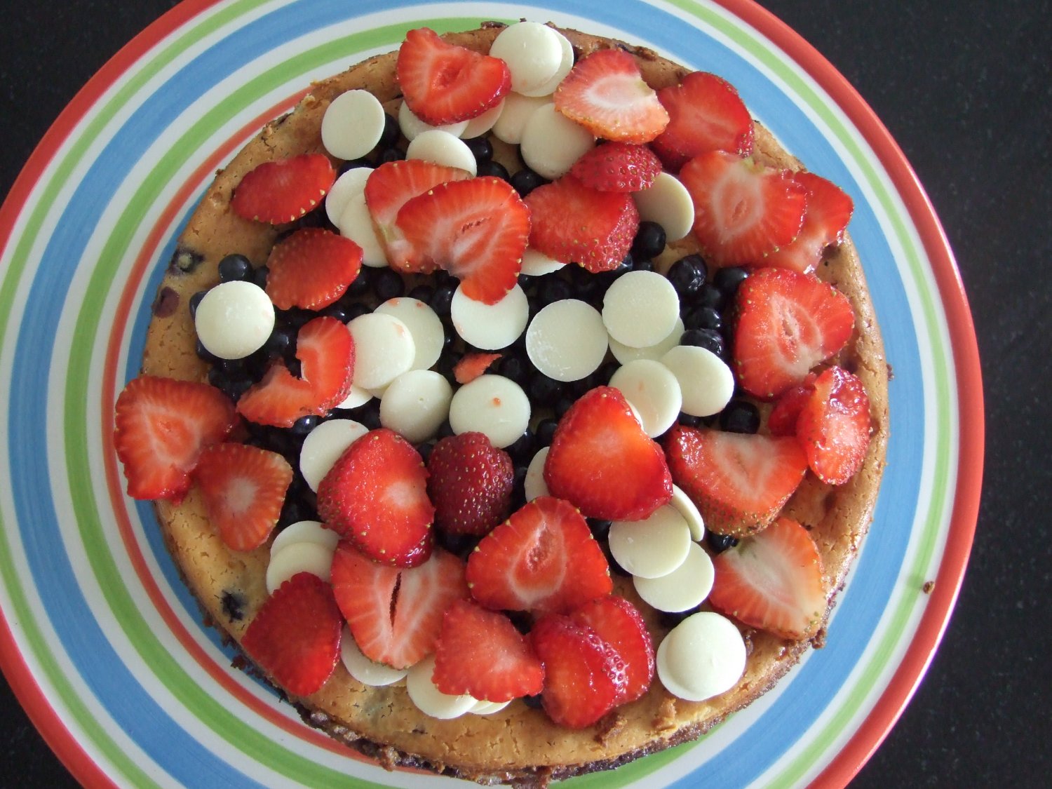 Biały sernik z jagodami