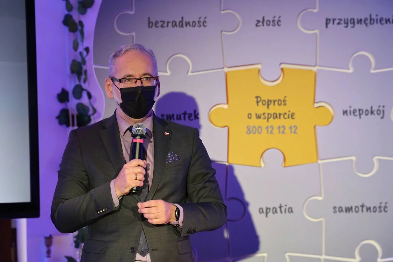 Listopadowa konferencja ministra zdrowia Adama Niedzielskiego o kampanii "Powiedz co czujesz. Zdemaskuj emocje"