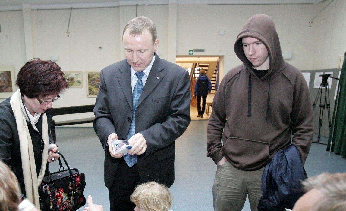 Zdzisław Antoni Kurski w 2009 roku, kiedy w wieku 19 lat brał udział w głosowaniu do europarlamentu (wraz z rodzicami Jackiem i Moniką Kurskimi).