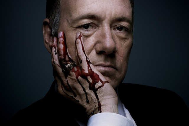 Serial "House of Cards" brutalnie pokazuje, jak cyniczny i obłudny jest świat polityki.