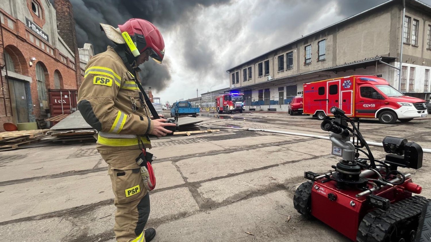 "Dym może być toksyczny". RCB reaguje ws. ogromnego pożaru w Gdańsku
