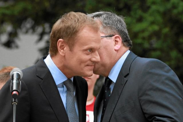 Interakcje Donalda Tuska i Bronisława Komorowskiego nie zawsze przebiegają tak, jakby tego sobie szef PO życzył