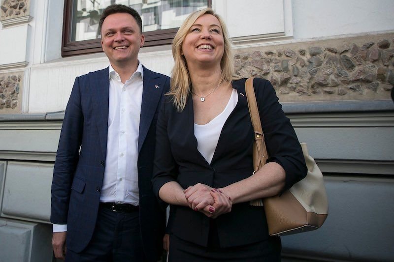 26 czerwca 2020, Łódź. Ówczesny kandydat na prezydenta Szymon Hołownia i posłanka Lewicy Hanna Gill–Piątek podczas – przypadkowego, jak twierdzi polityczka – pierwszego spotkania.