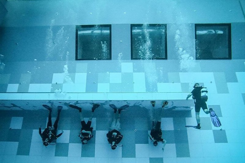 50 km od Warszawy powstał największy basen na świecie