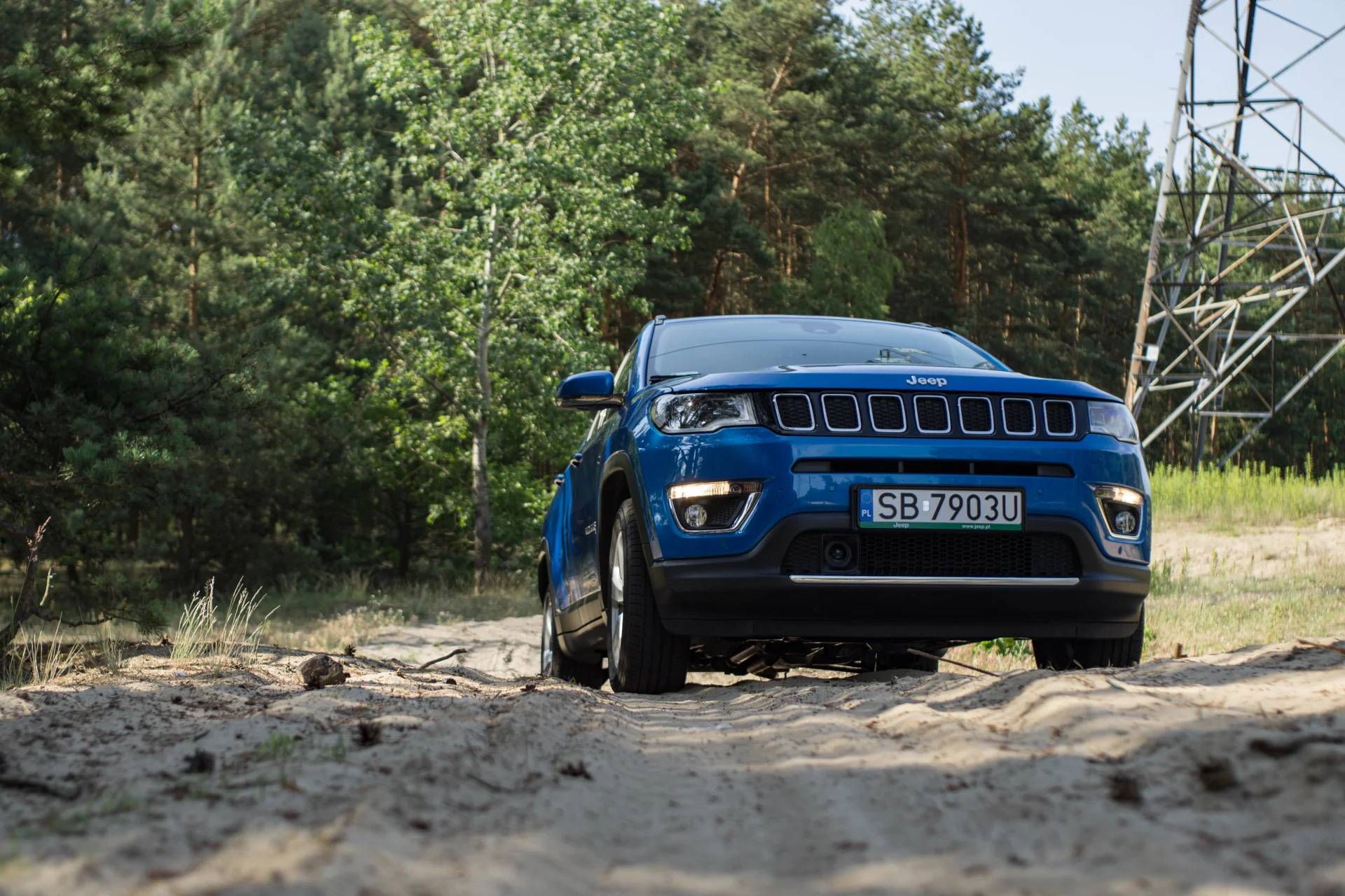 Jeep Compass to auto, które zaskakuje możliwościami terenowymi. Ale przydałby się większy prześwit.