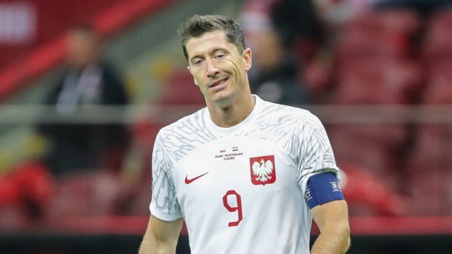 Robert Lewandowski i jego koledzy z reprezentacji Polski nie mają szczęścia. Z dnia na dzień ich plan ulega zmianie.
