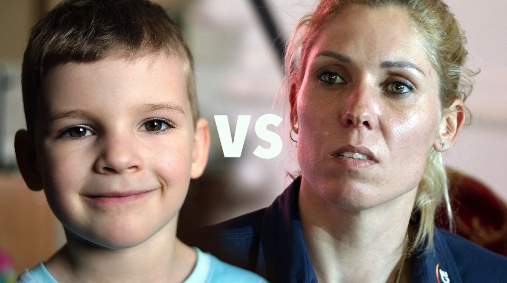 Zrzut ekranu. Na zdjęciu od lewej %-letni Bartek. Po prawej Zofia Klepacka.