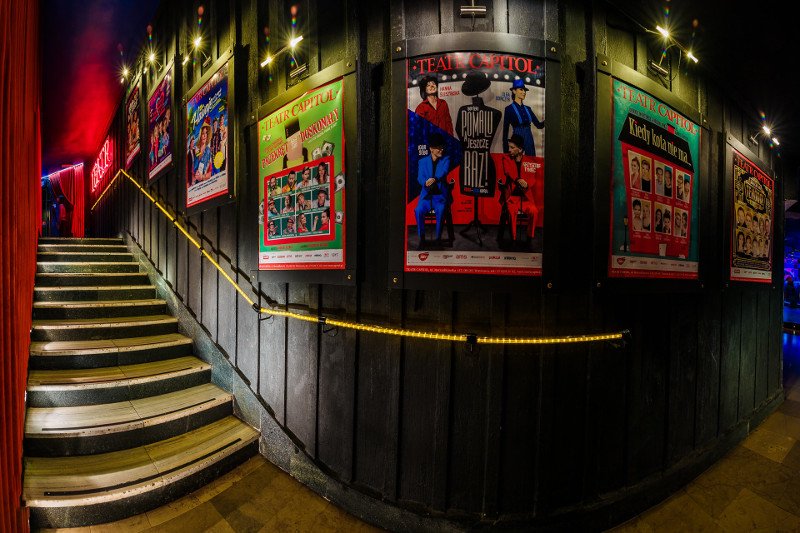 Coraz więcej instytucji kulturalnych, w tym teatry, uczestniczy w programach lojalnościowych, dzięki którym klienci płacący za bilety kartą bankową mogą otrzymać atrakcyjne zniżki