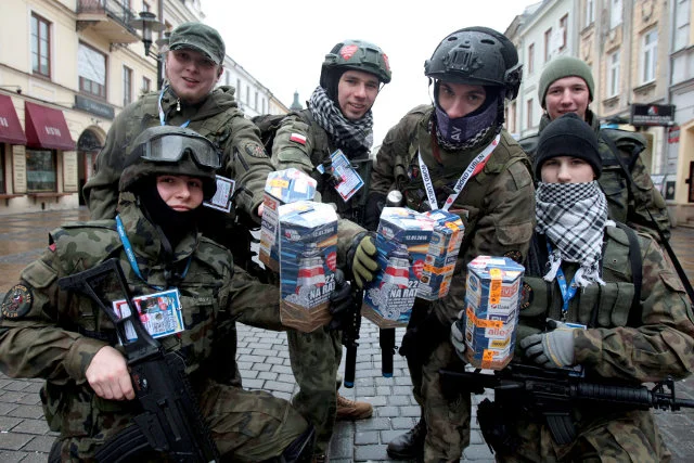 Miłośnikom militariów pozostają polskie mundury wz. 93