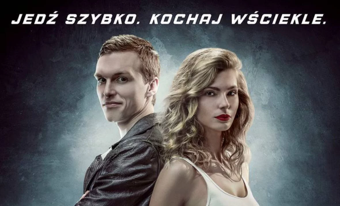 Jedź szybko, kochaj wściekle. Skojarzenia z "Szybkimi i wściekłymi" nasuwają się same.