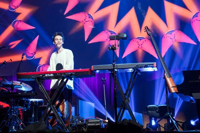 Jacob Collier to 23-letni utalentowany muzyk.