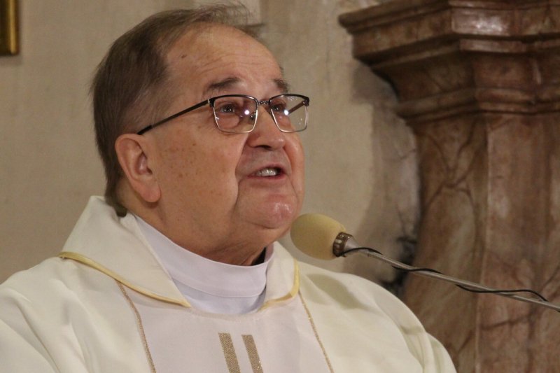 Już wiadomo, kto miał znieważyć Jana Pawła II. Ojciec Rydzyk kazał wiernym modlić się w tej sprawie