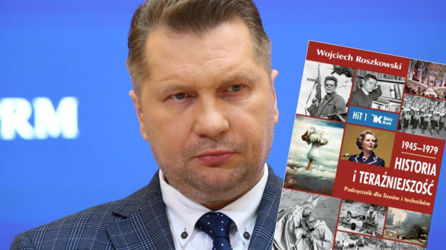 Przemysław Czarnek z podręcznikiem do HiT.