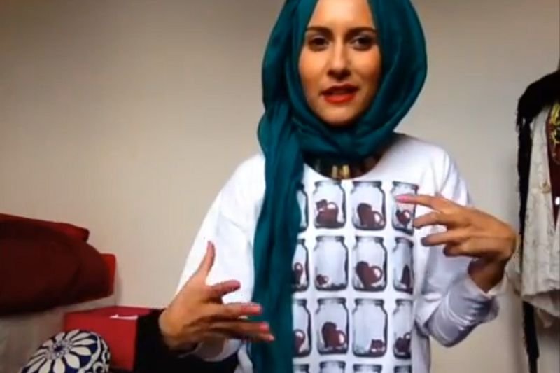 W ostatnim czasie w internecie można znaleźć coraz więcej muzułmańskich blogerek modowych, które eksperymentują z tradycyjnym islamskim strojem.