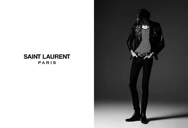 Dylan Brosnan pozuje dla Saint Laurent.