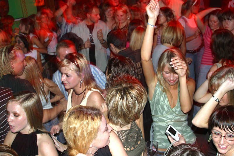 Elitarne kluby, cygara i wino - za to działacze PO płacili z partyjnych pieniędzy.