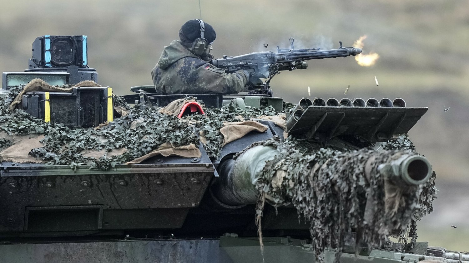 Czołgi zamiast samochodów. Zbrojeniówka szuka rąk do pracy