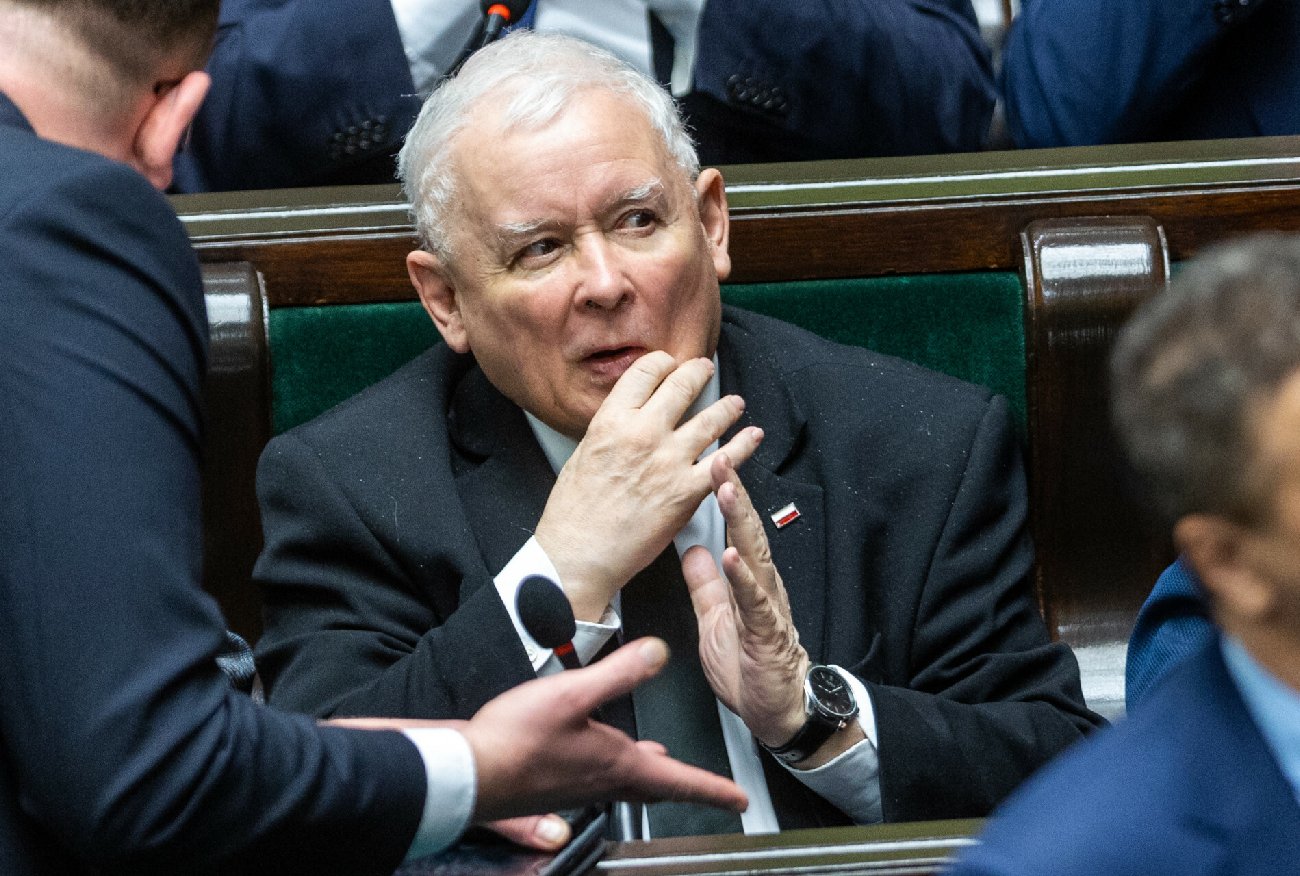 Sondaż. Jarosław Kaczyński za Donaldem Tuskiem. KO wyprzedziła PiS.