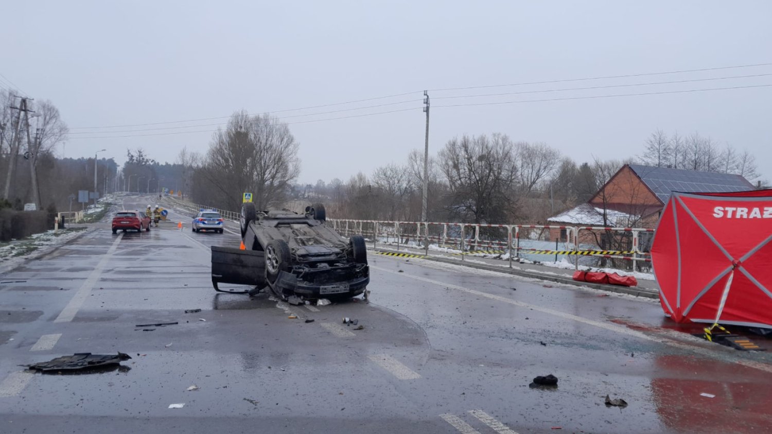 Lubelskie. 64-latek stracił panowanie nad pojazdem. Nie żyją dwie osoby.