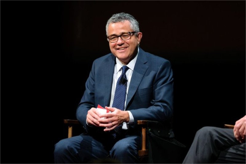 Jeffrey Toobin został przyłapany na masturbacji podczas firmowej wideokonferencji. Jeffrey Toobin został przyłapany na masturbacji podczas firmowej wideokonferencji.