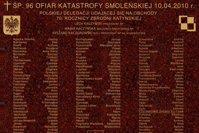 PiS bojkotuje tablicę smoleńską w Bolesławcu. Na zdjęciu projekt pomnika.
