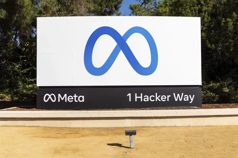 Oto logo Meta. Ta nazwa ma zastąpić Facebooka jako spółkę.