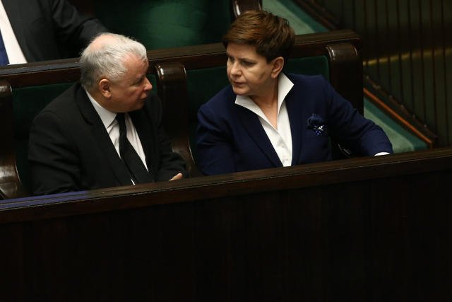 Cała prawda o relacji między Kaczyńskim a Szydło. Premier czuje się gardzona, prezes PiS jest nią rozczarowany.