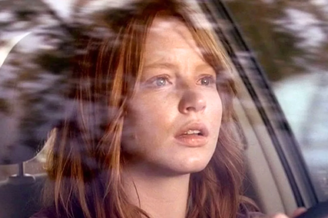 Lauren Ambrose w serialu "Sześć stóp pod ziemią"